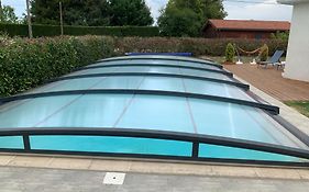 Maison au calme avec piscine couverte privative